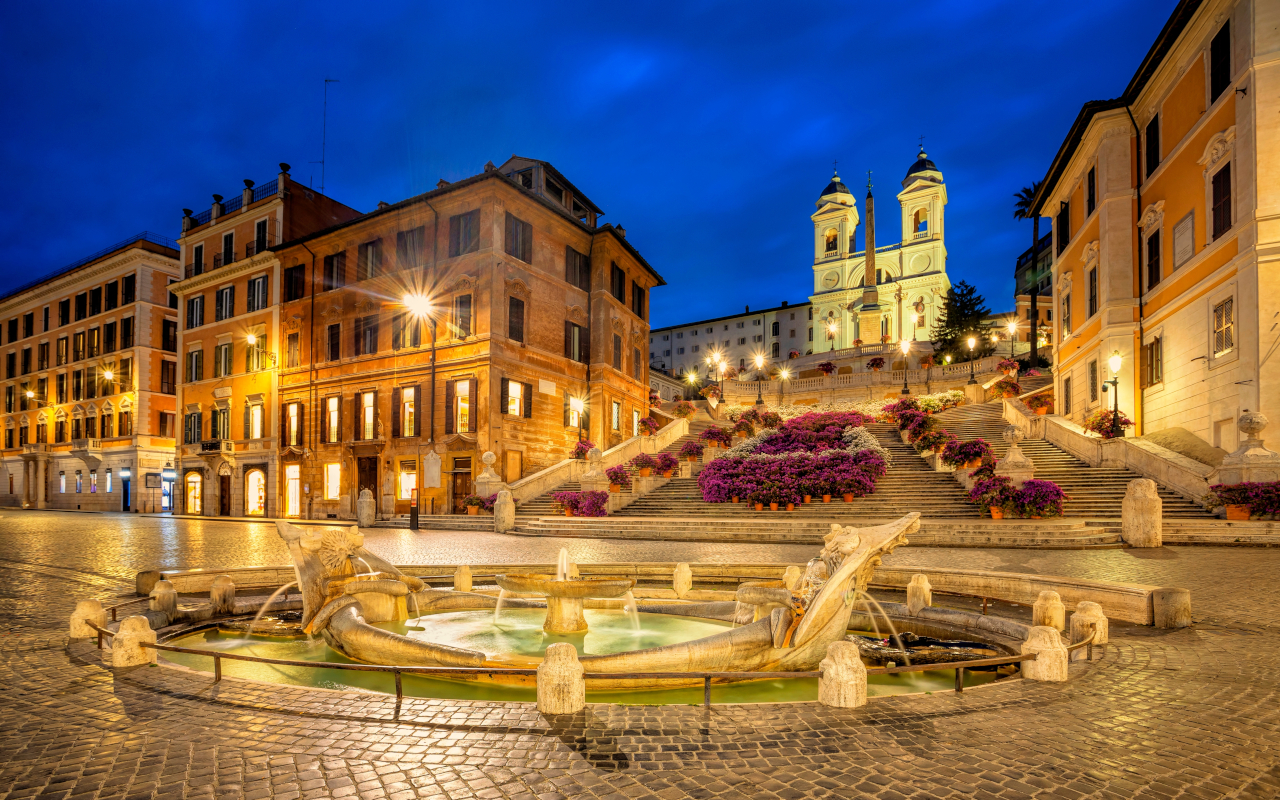 Plaza de España iluminada en el free tour por Roma.