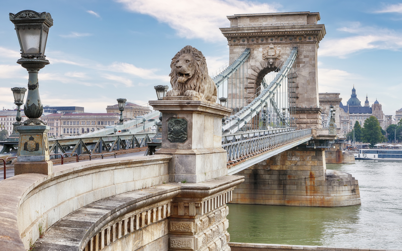 Cruzaremos el Puente de las Cadenas en este tour Budapest al completo.