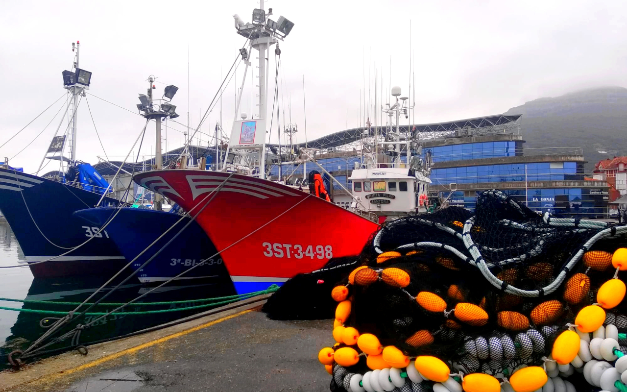 Las redes de pesca de Santoña se han convertido en un símbolo de identidad de esta municipio.