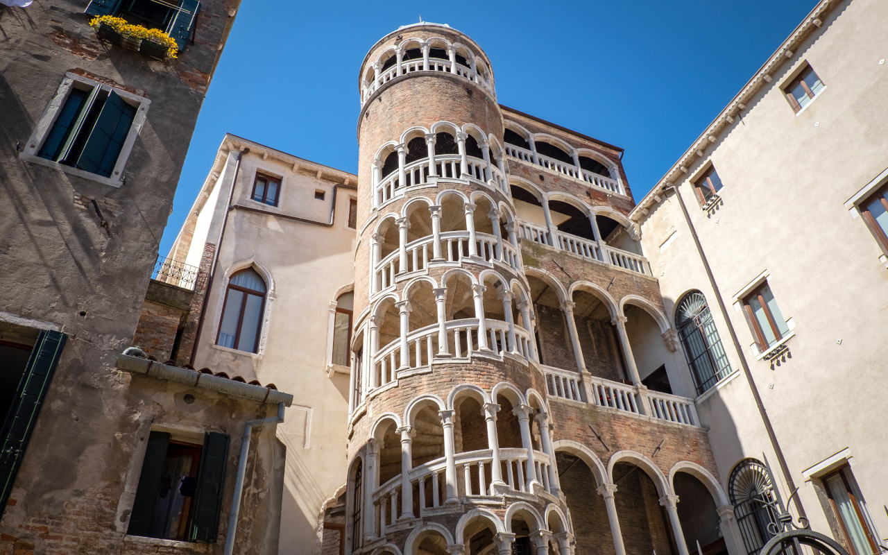 La Scala Contarini del Bovolo es una de las más especiales de Venecia, parte del Palacio Conatarini.