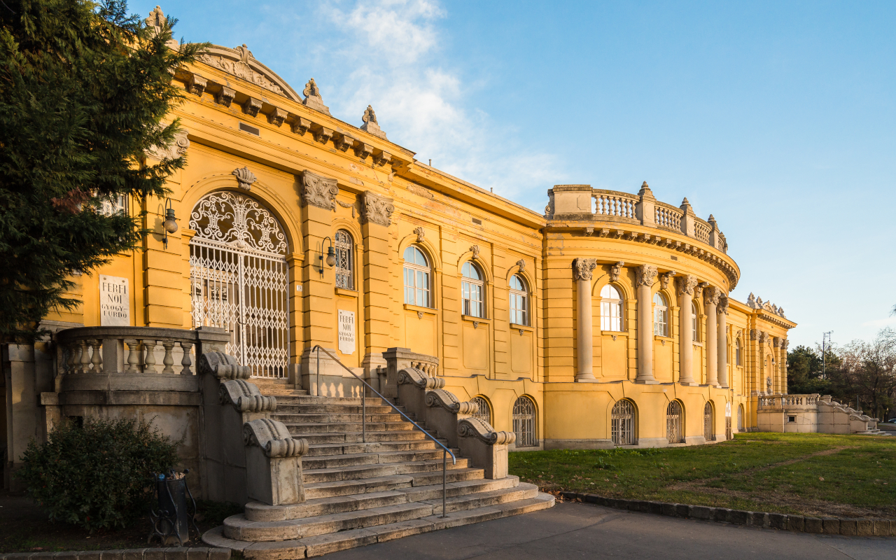 Termas de Szechenyi, donde se encuentran los baños termales más famosos de la capital húngara.