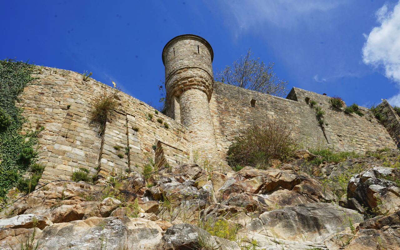 Torres defensivas del castillo de Saint Michel, otro de los principales atractivos turísticos.