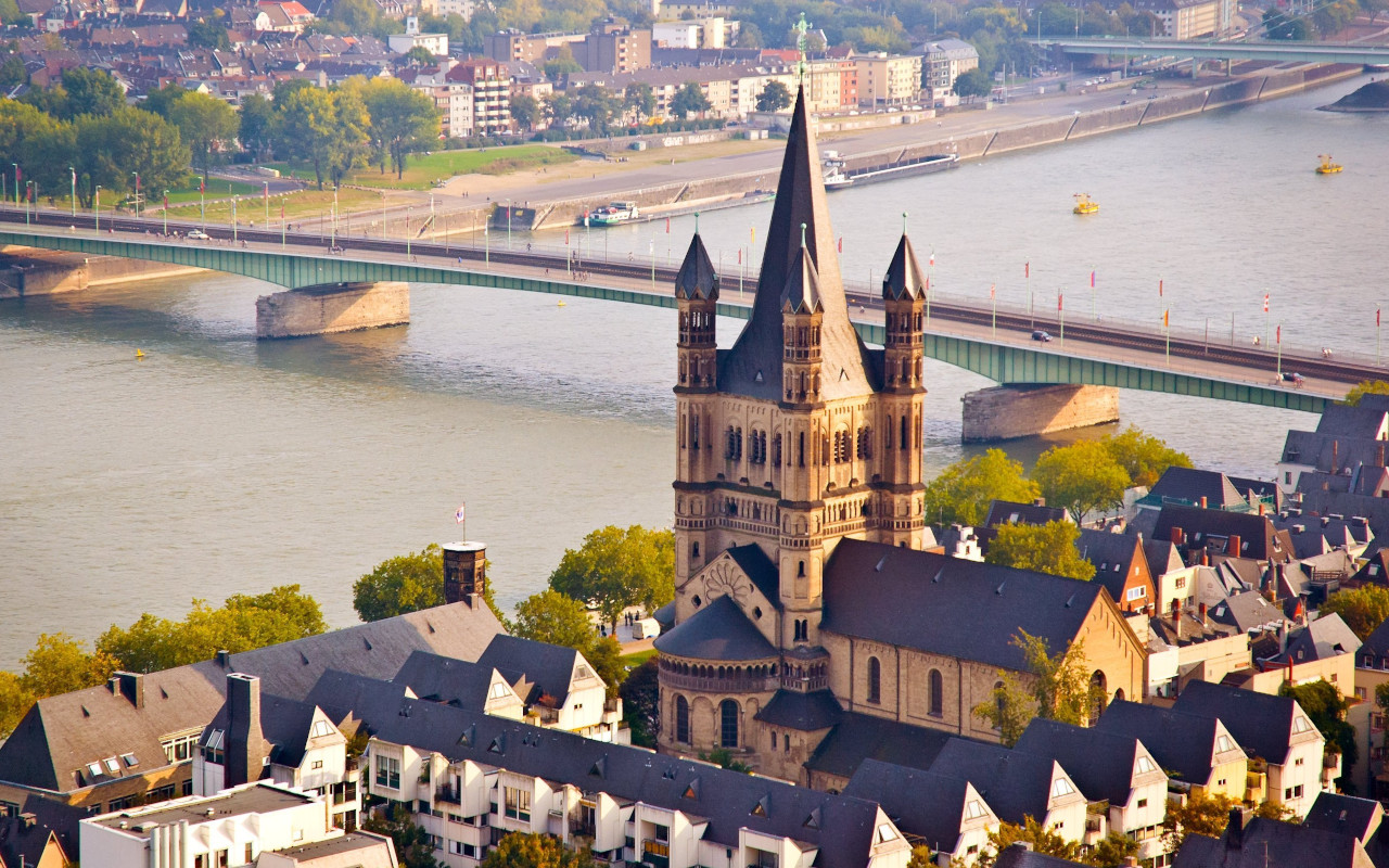 Vista aérea de Colonia, una ciudad emblemática de Alemania.