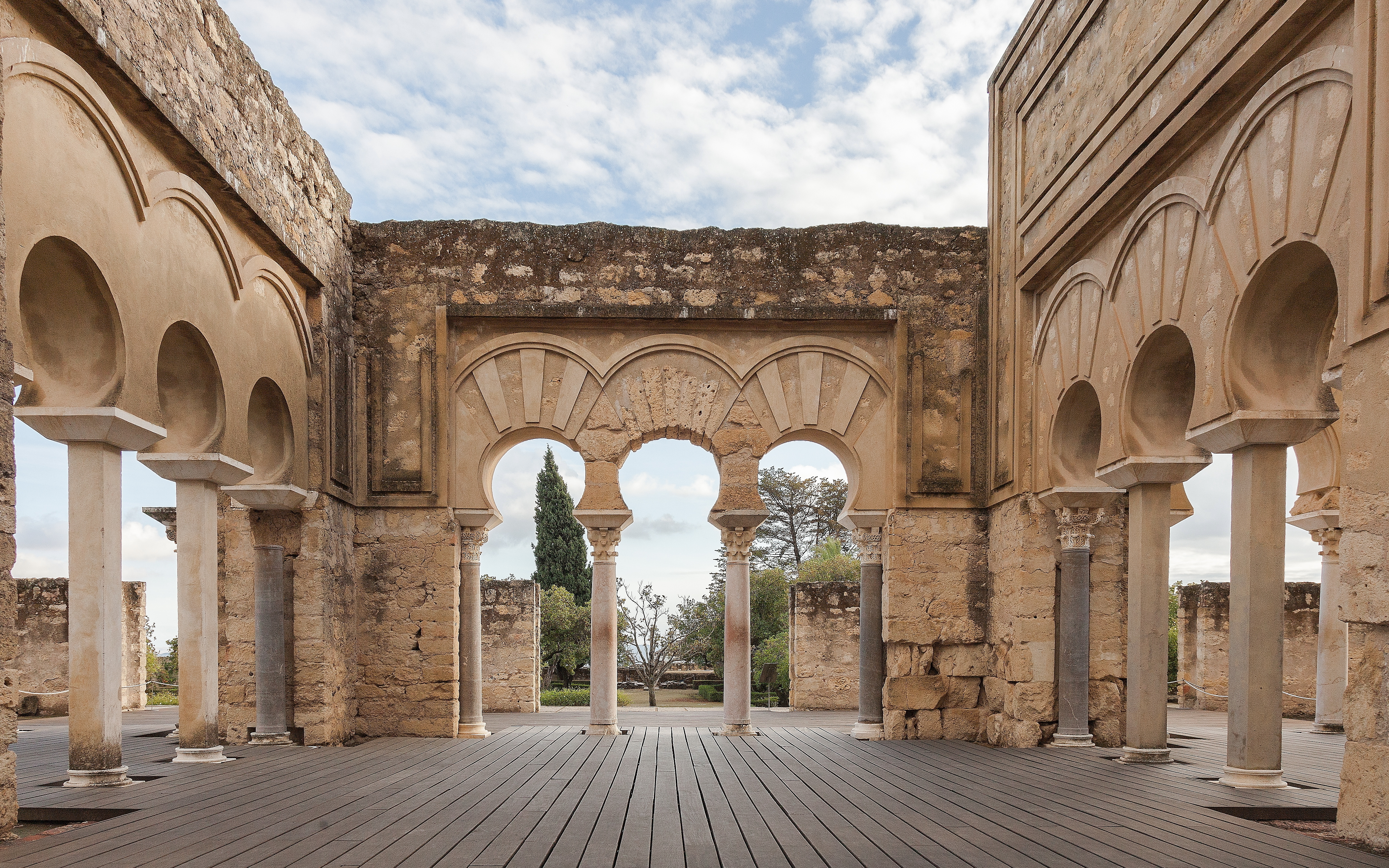 Vista general de las ruinas de la ciudad de Medina Azahara.