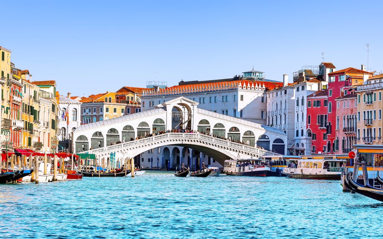 Vistas panorámicas del Gran Canal en Venecia.
