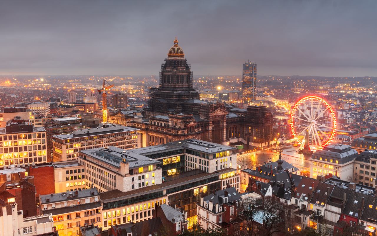 Bruselas imagen aérea nocturna