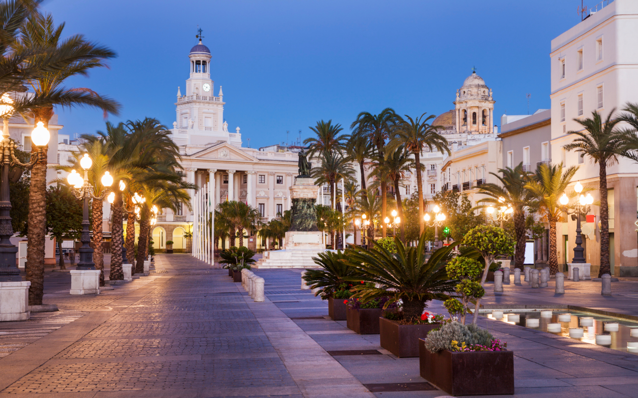 Plaza de San Juan de Dios de noche (Cádiz)