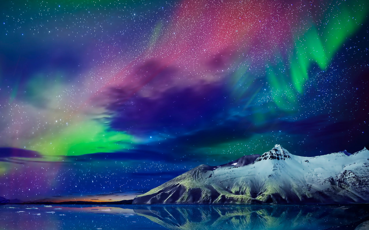 Las auroras boreales pintan el cielo con colores mágicos, un espectáculo natural que deja sin aliento.