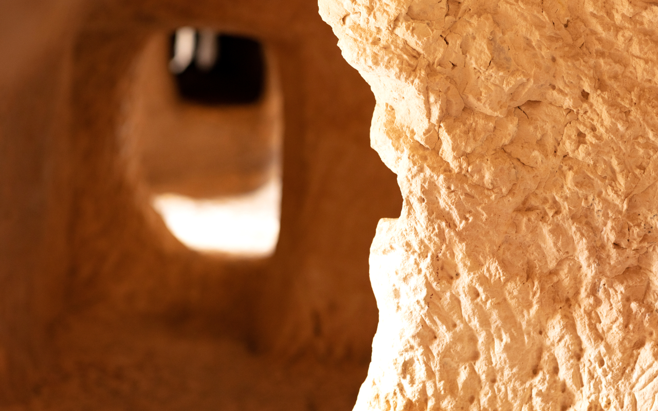 Las cuevas árabes de Bocairent, misteriosas y esculpidas en la roca, nos cuentan historias de tiempos pasados.