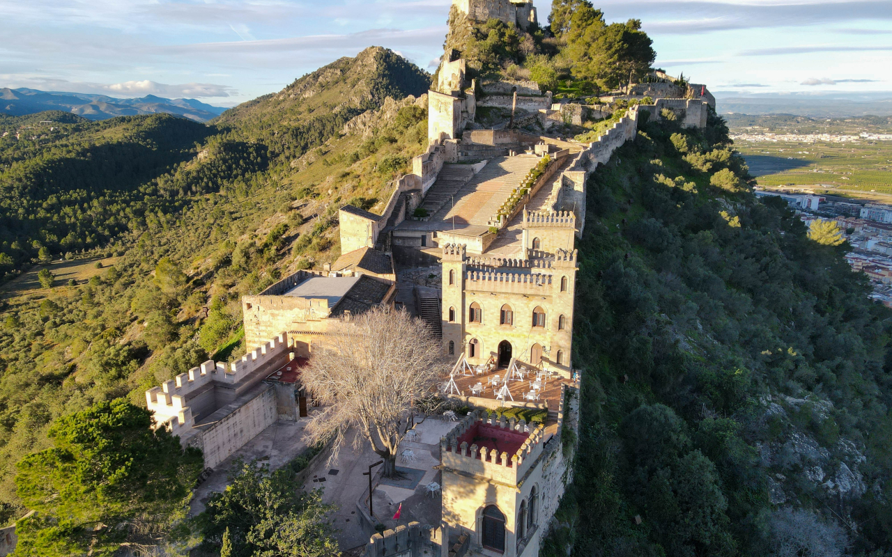 Vista aérea del castillo de Xátiva, uno de sus imprescindibles que visitaremos en este recorrido guiado.