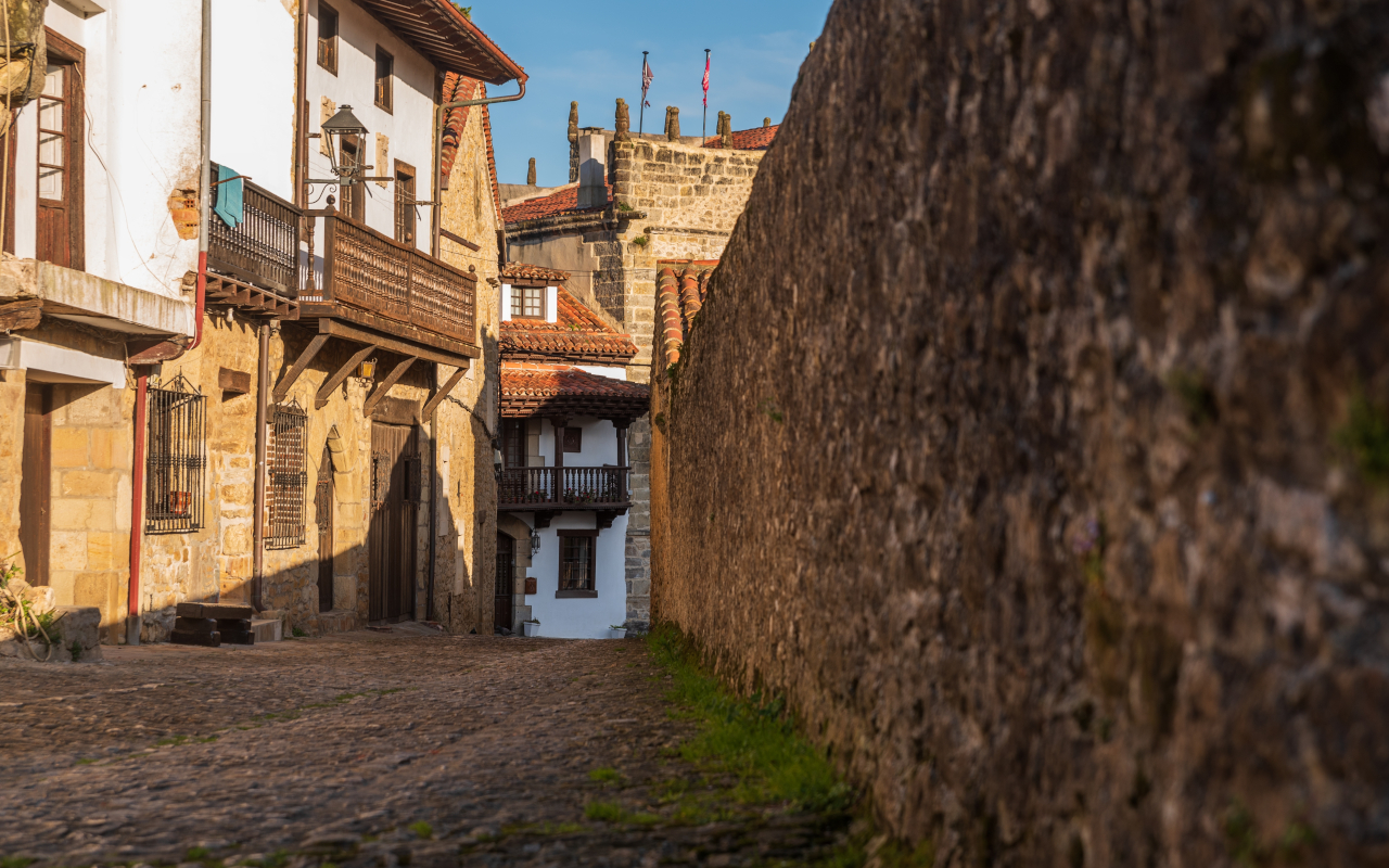 Calles de estilo medieval en Santillana del Mar