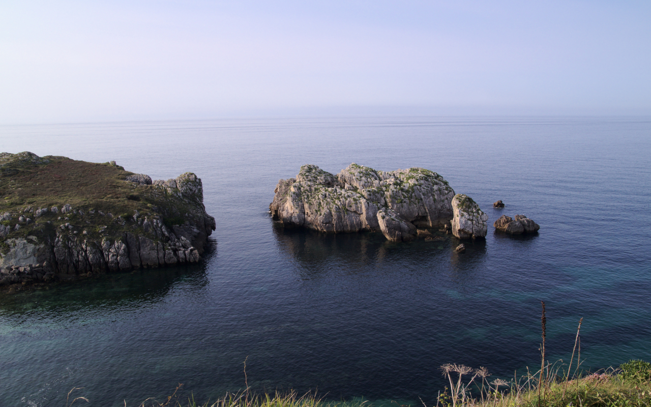 La playa de Somocuevas en Costa Quebrada, Cantabria