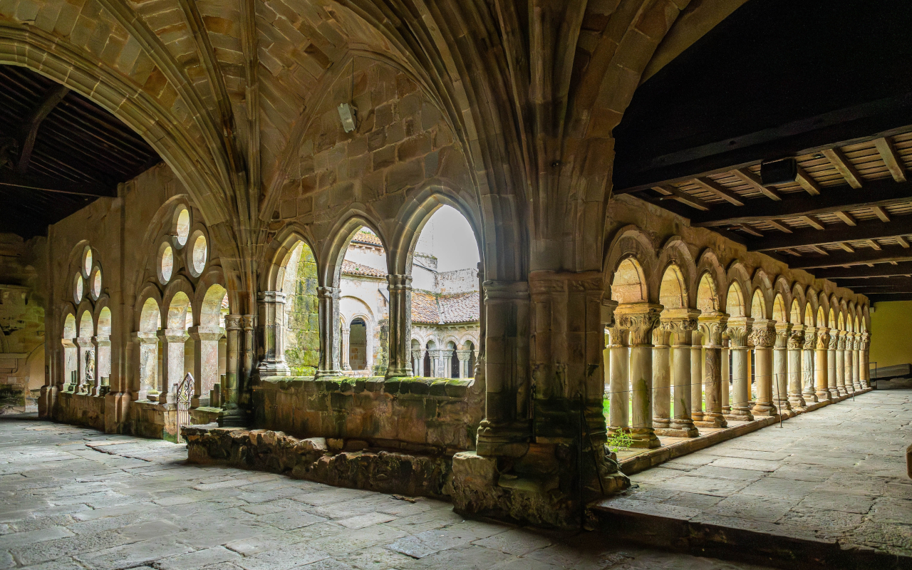 Claustro de la Colegiata de Santa Juliana, Santillana del Mar