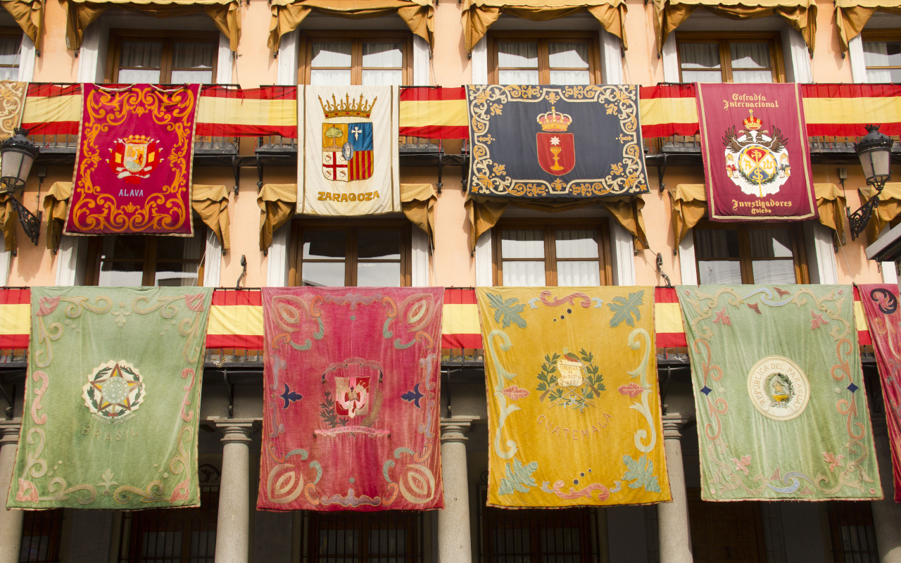 Detalles de los edificios históricos de la Plaza de Zocodover.