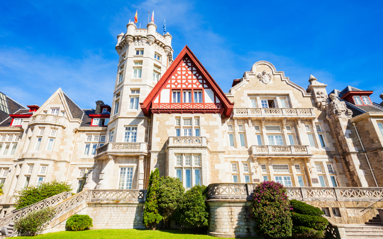 Fachada principal del Palacio de la Magdalena, Santander