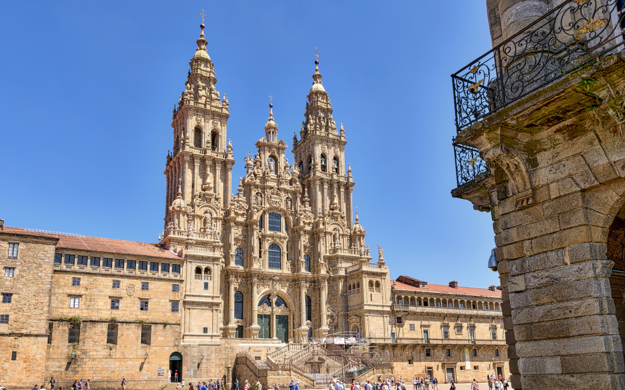Vista a la catedral de Santiago desde la Plaza del Obradoiro