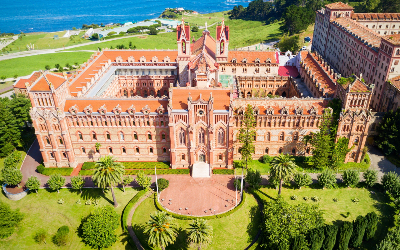Vista aérea de la Universidad Pontifica de Comillas, Cantabria