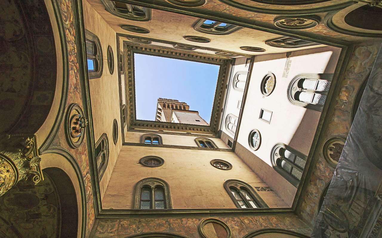 Vista desde el patio interior de la Galería Uffizi, donde arquitectura y arte se encuentran.