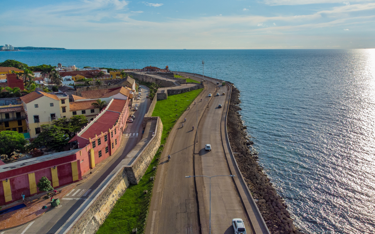 La mítica avenida de Santander en Cartagena de Indias, Colombia
