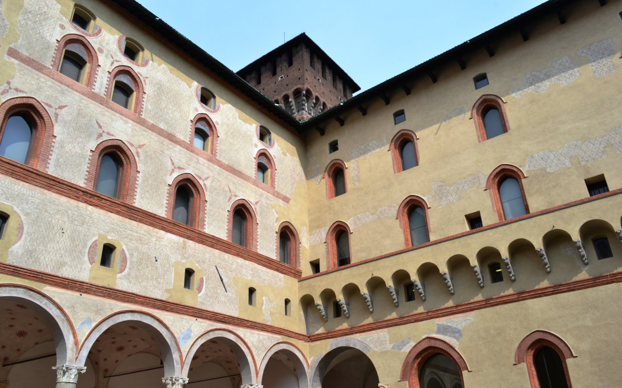 Interior del Castillo de Sforzesco en Milán