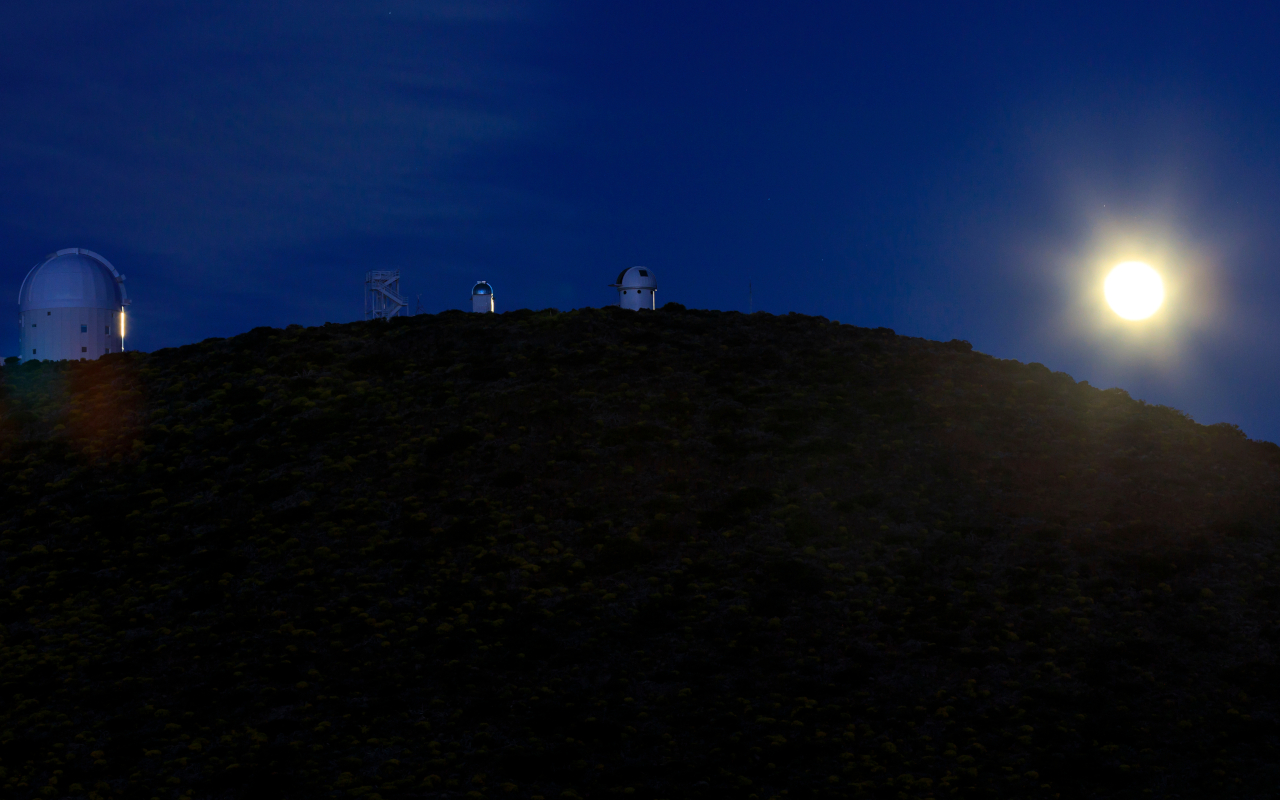 Luna vista desde el observatorio de Tenerife, otro de los atractivos de este archipiélago.