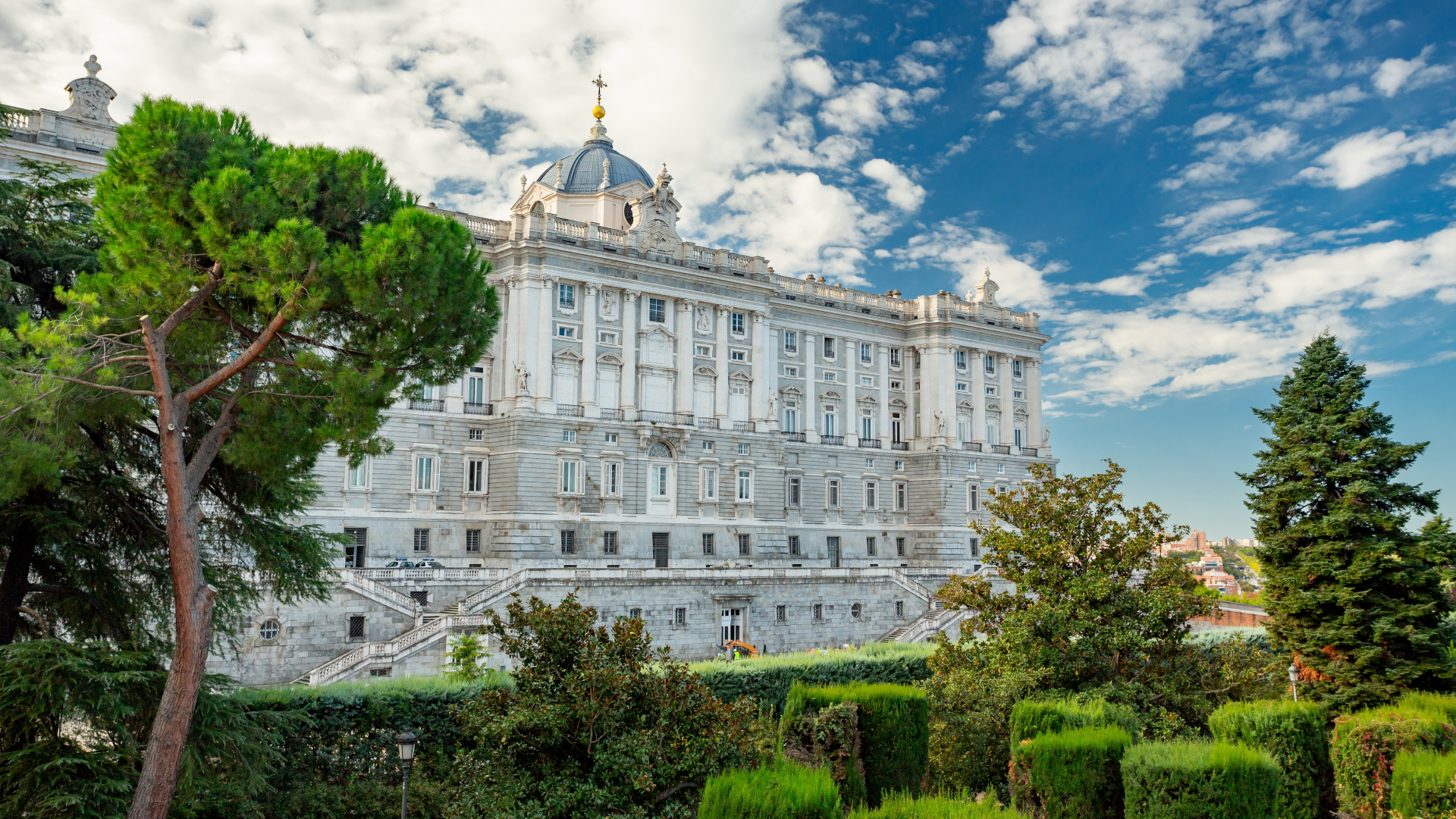 Palacio Real de Madrid desde los jardines de Sabitini