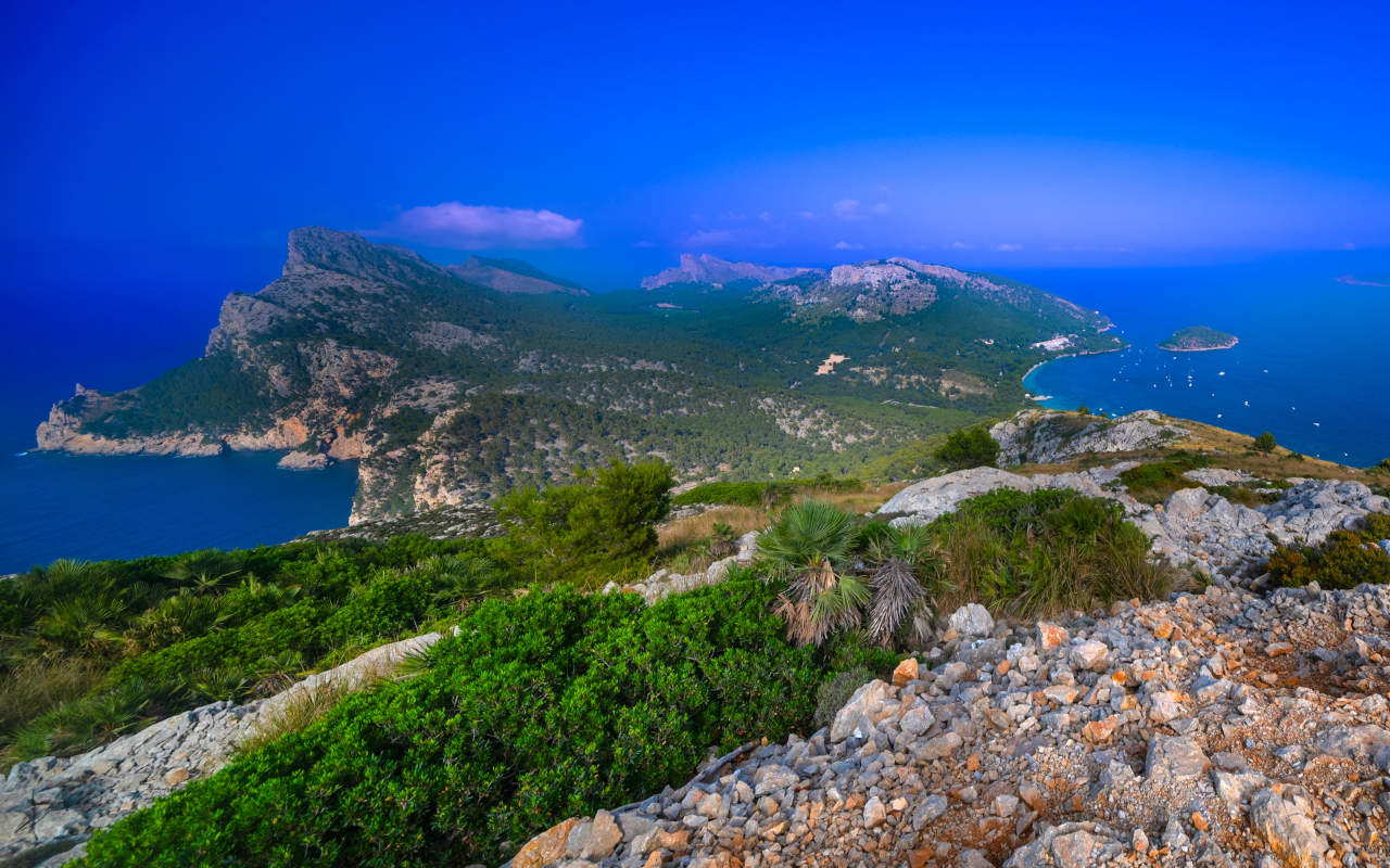 Vista aérea de la bahía de Pollensa, una maravilla para los sentidos.