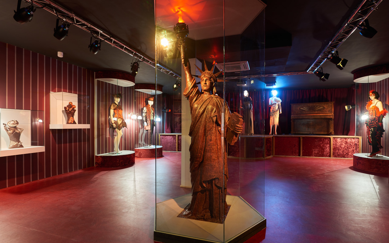 Figuras en el Museo Choco Story, entre ellas la Estatua de la Libertad.
