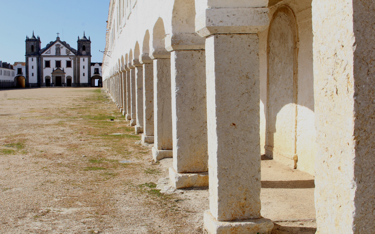 Galerías interiores de la capilla de Nuestra Señora del Cabo, Sesimbra