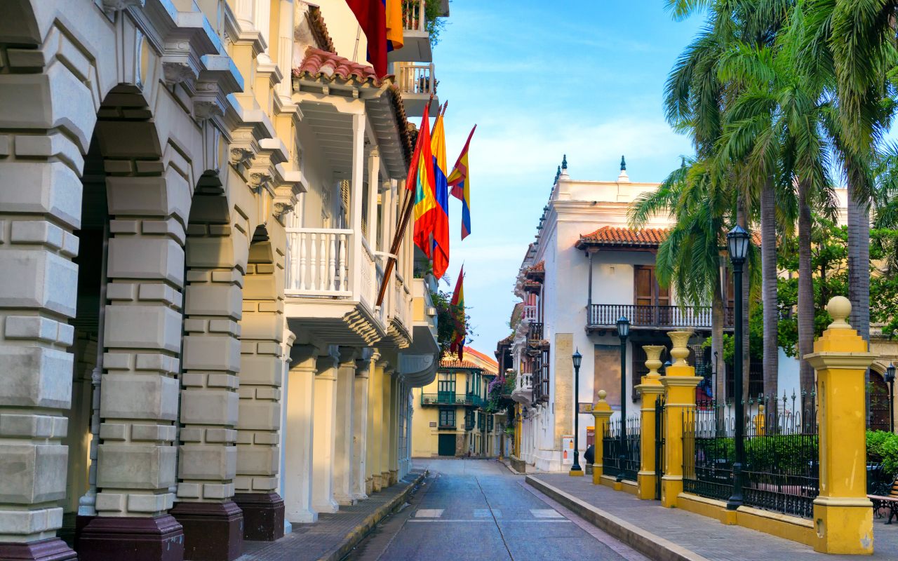 Calle del centro histórico de Cartagena de Indias, Colombia