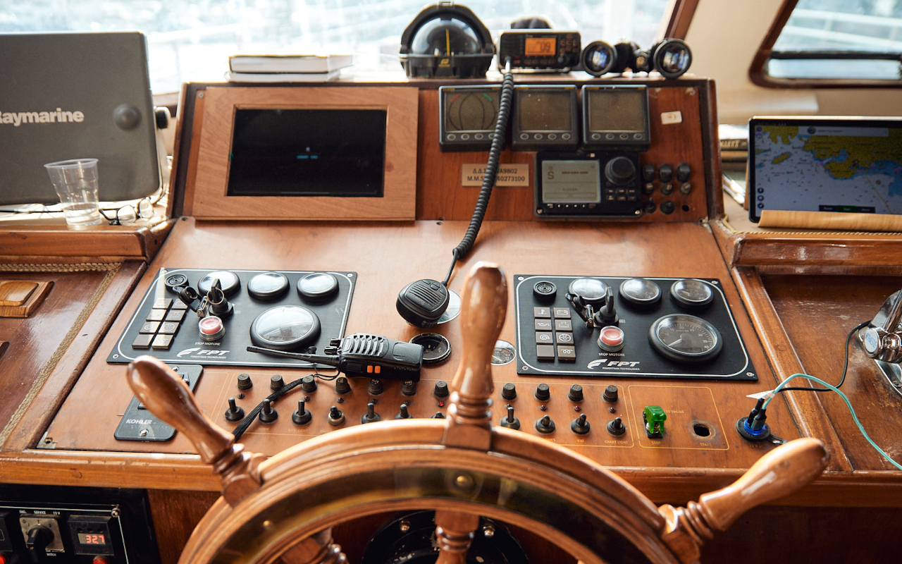 La travesía comienza. El timón marca rumbo y el ritmo lo pone el mar.