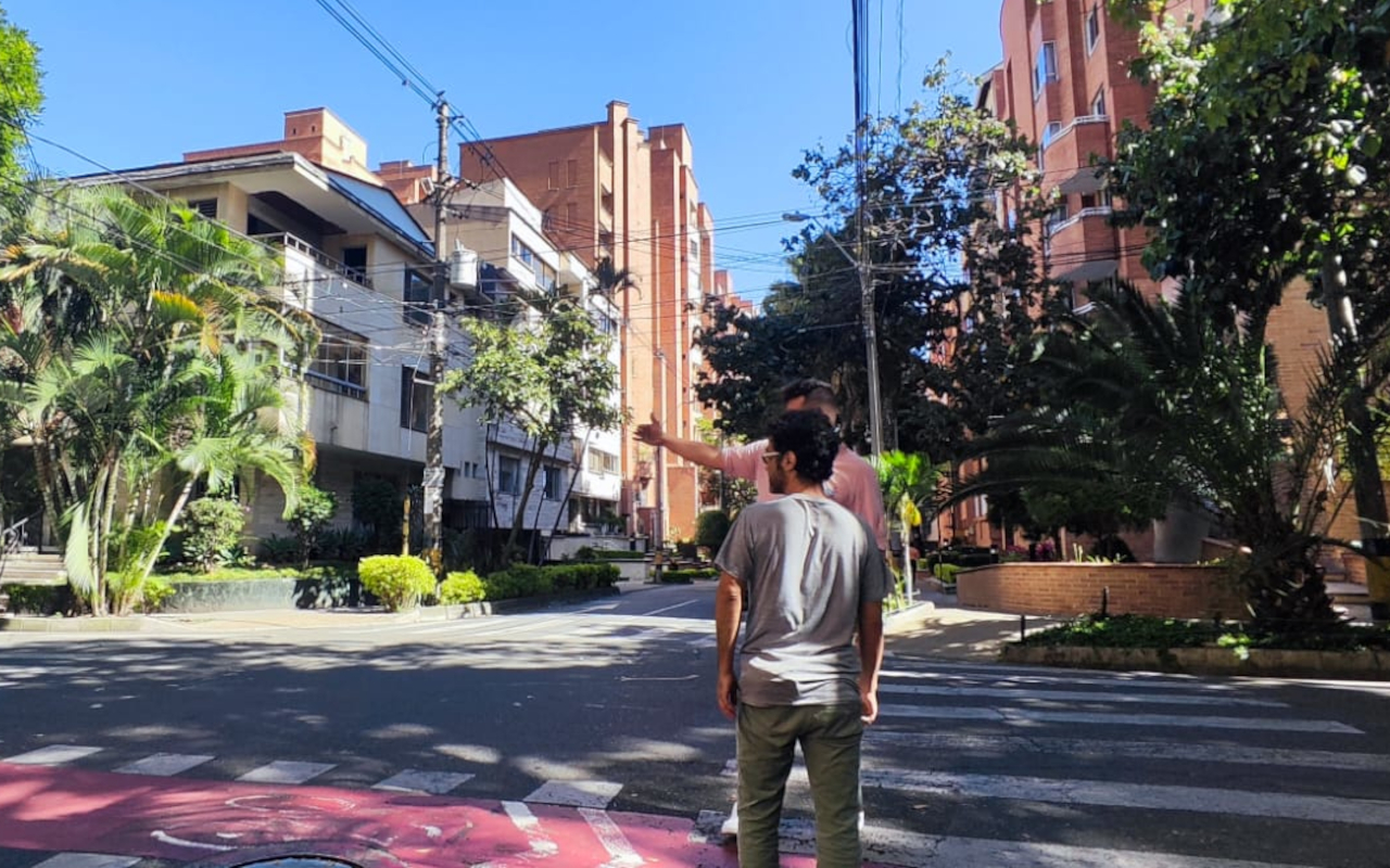 Explicación de la historia en una de las avenidas de Medellin.