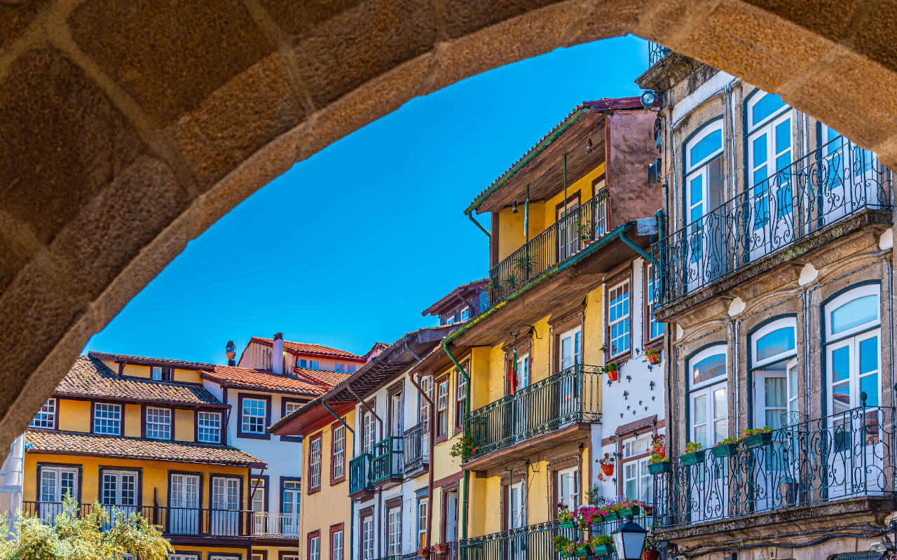 Vistas desde los portales del Largo da Oliveira, Guimaraes