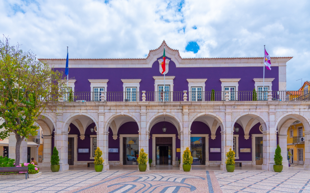 Cámara de comercio en la plaza de Bocage de Setúbal, Portugal