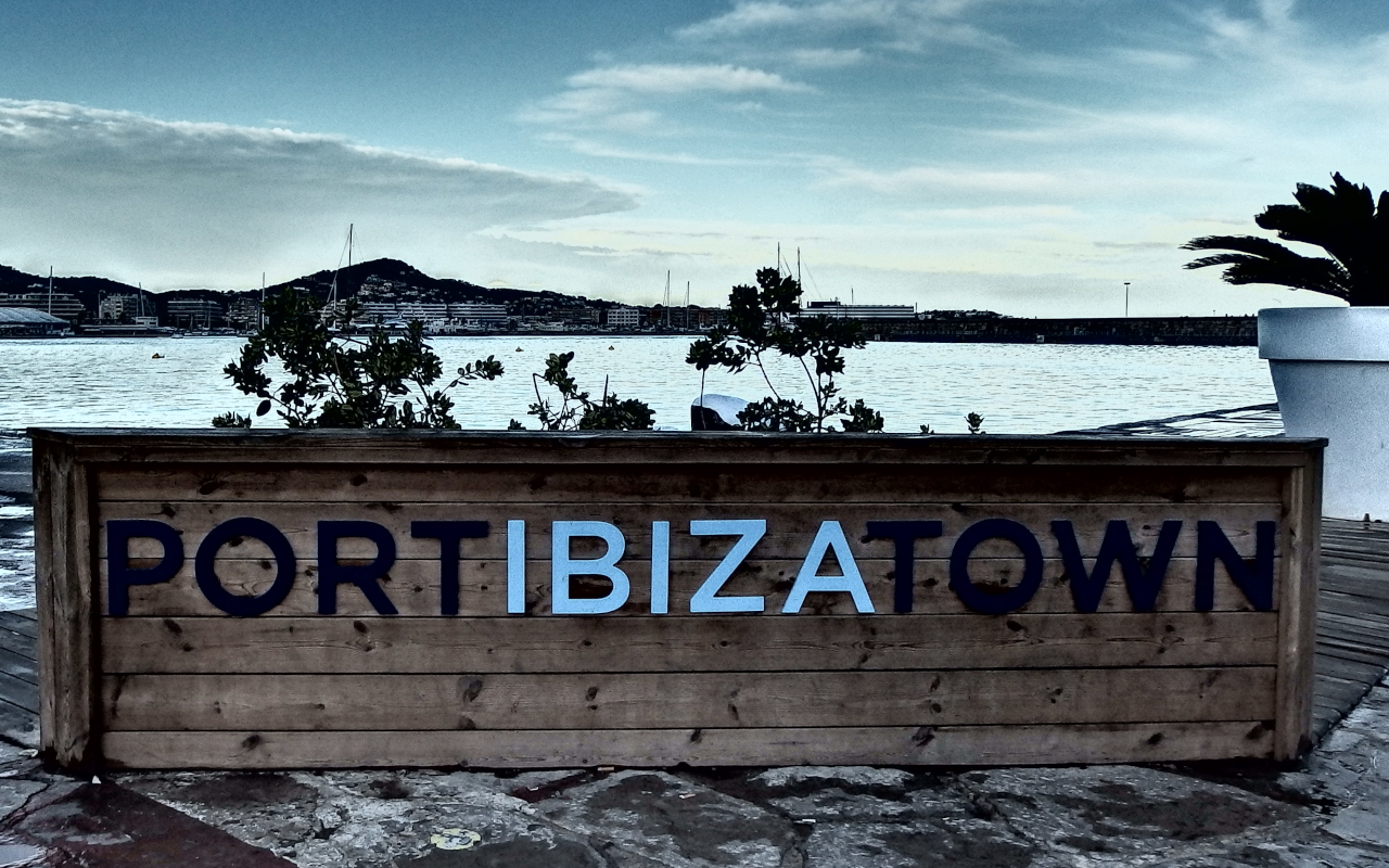 Puerto de Ibiza, uno de los lugares que descubriremos en el tour nocturno.
