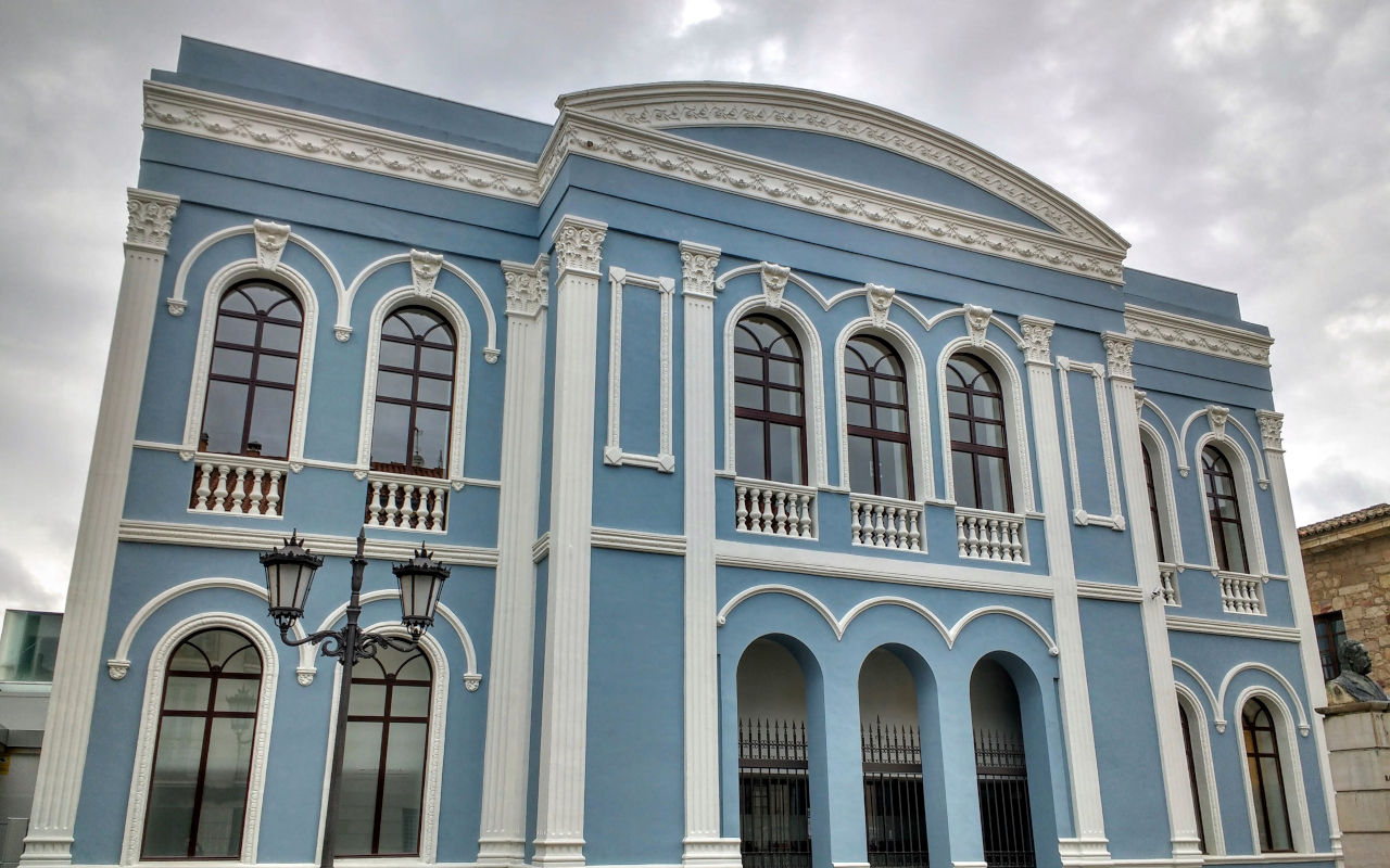 Fachada principal del teatro Ramos Carrión en Zamora
