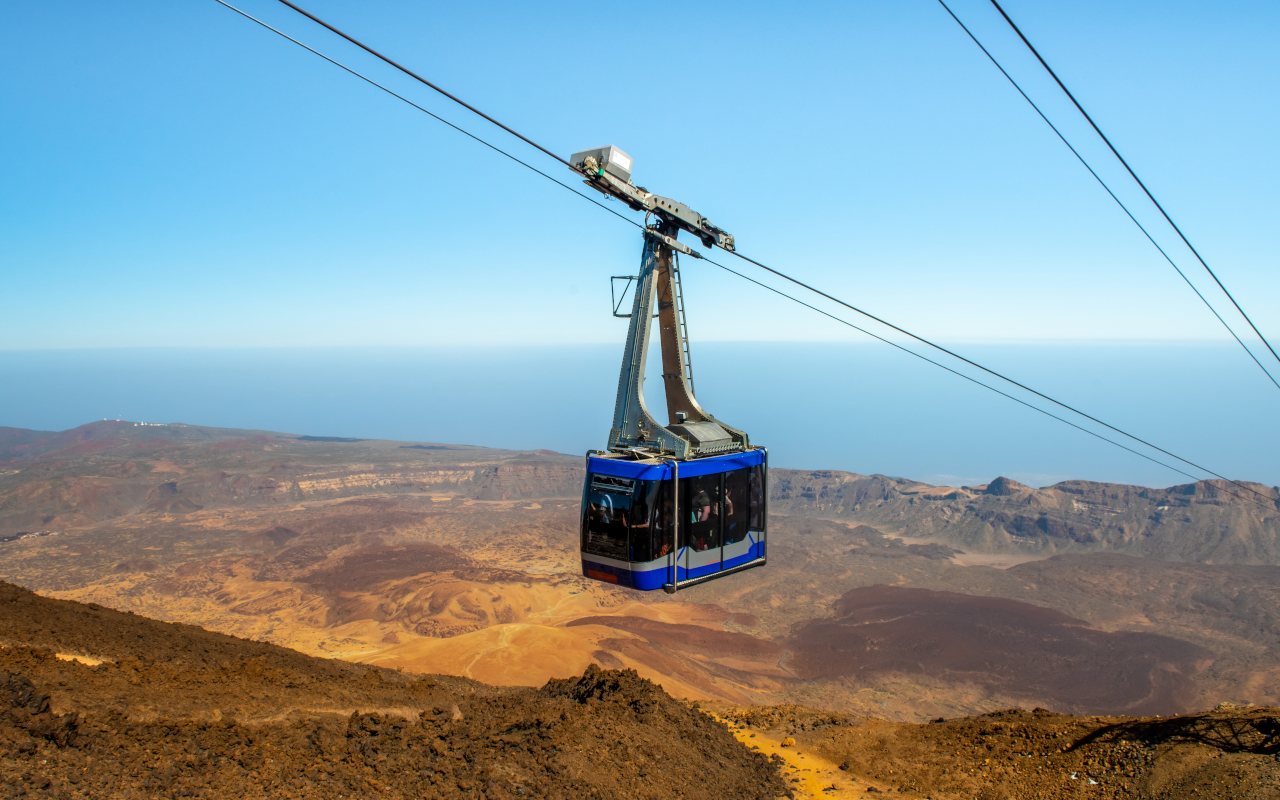 El teléferico que te acercará un poco más al pico del Teide.