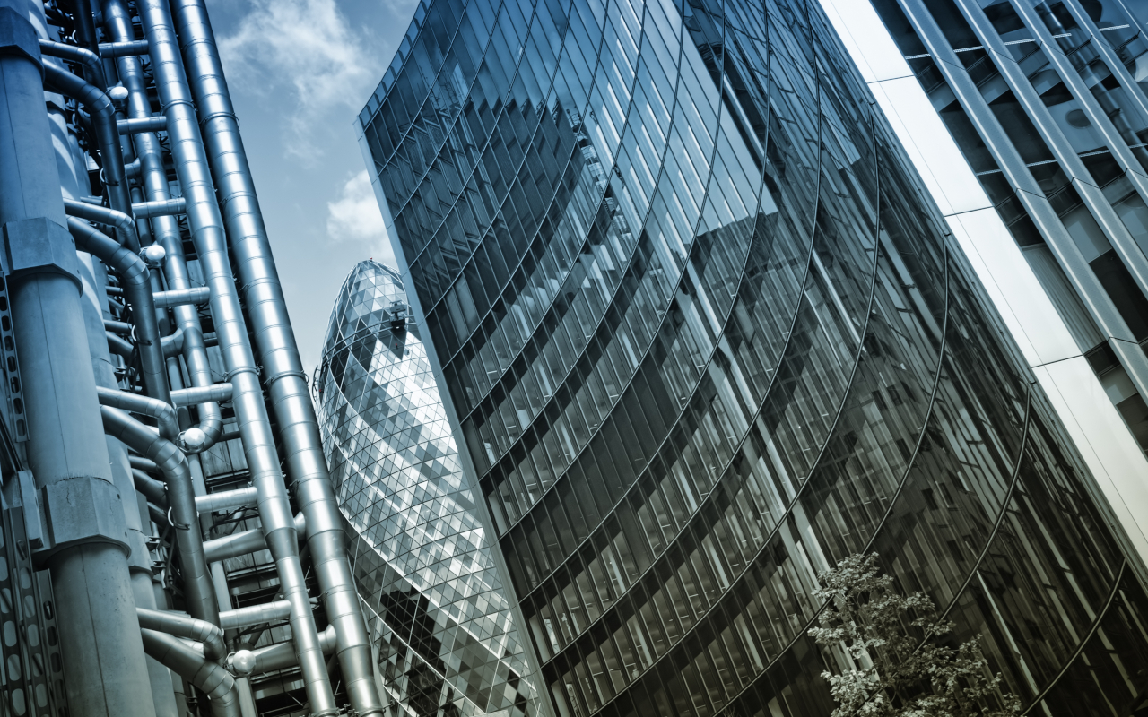 Símbolo de la arquitectura contemporánea, The Gherkin redefine el horizonte de la City.