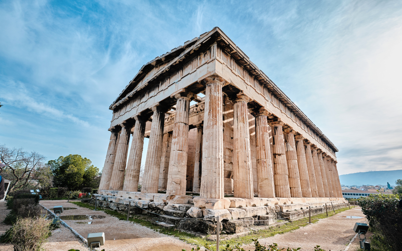 El ágora griega de la preciosa ciudad de Atenas, Grecia