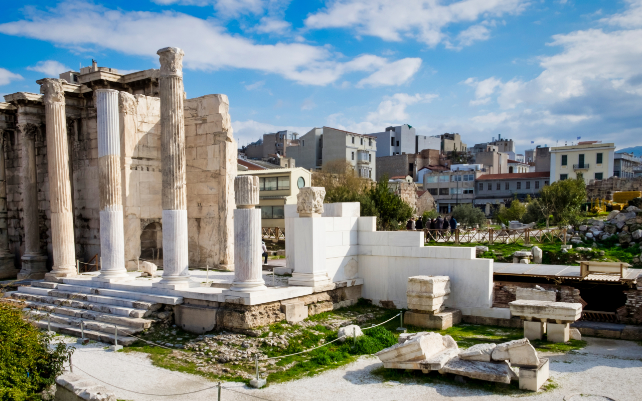 Los restos de la antigua Biblioteca de Adriano, Grecia