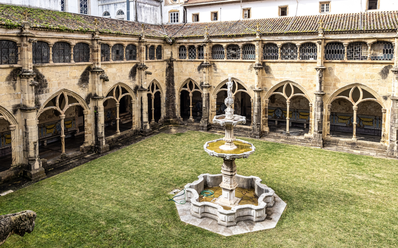 Claustro de la Iglesia de Santa Cruz en Coímbra, Portugal
