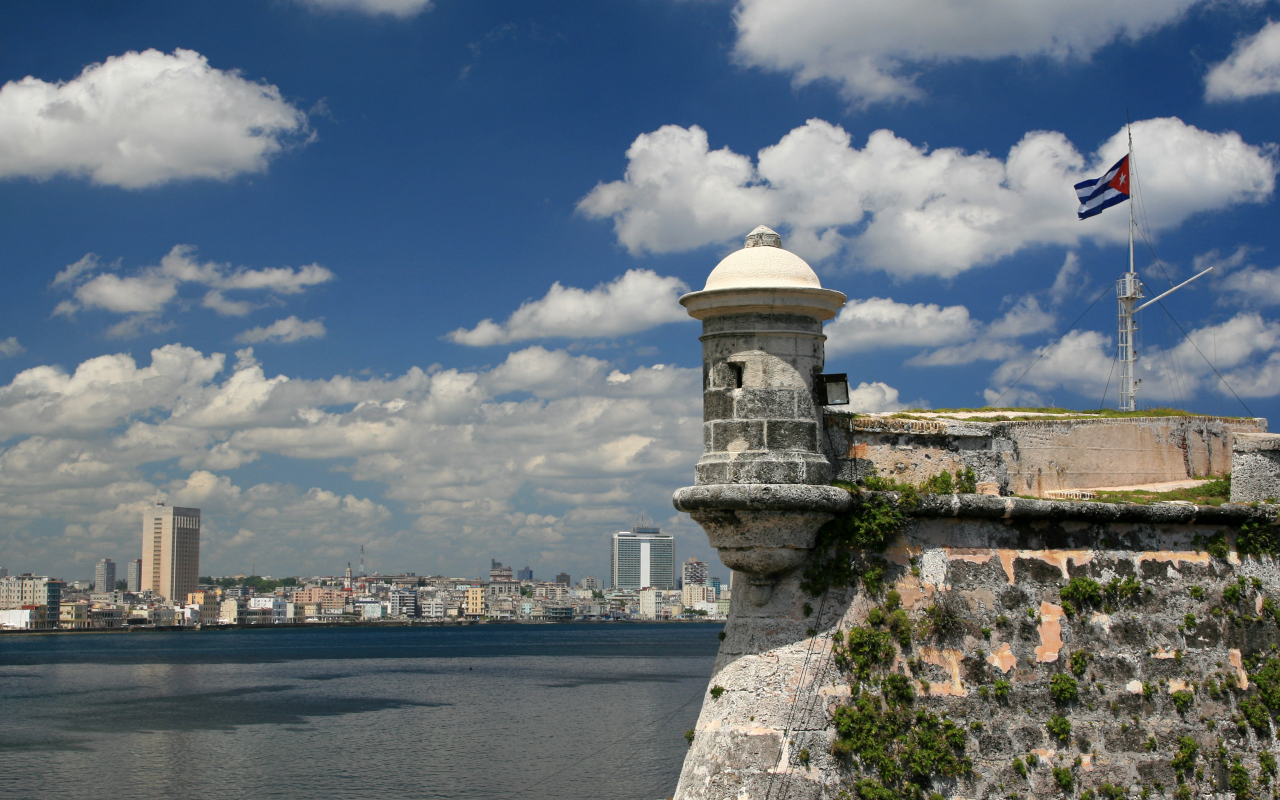 Vista de toda La Habana desde la fortaleza de San Carlos, Cuba