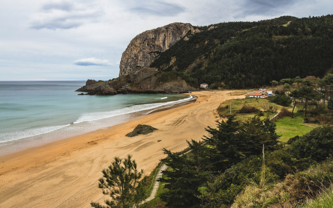 La playa de Laga en el País Vasco