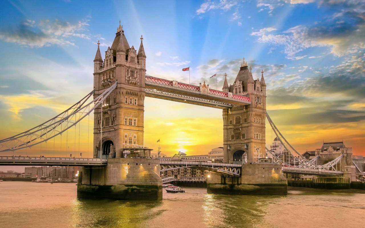 El Puente de la Torre al atardecer, una parada emblemática del recorrido por los escenarios de Harry Potter en Londres.