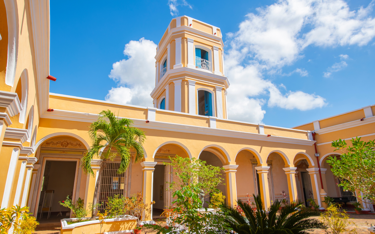 Vista de un precioso día soleado en Trinidad, Cuba