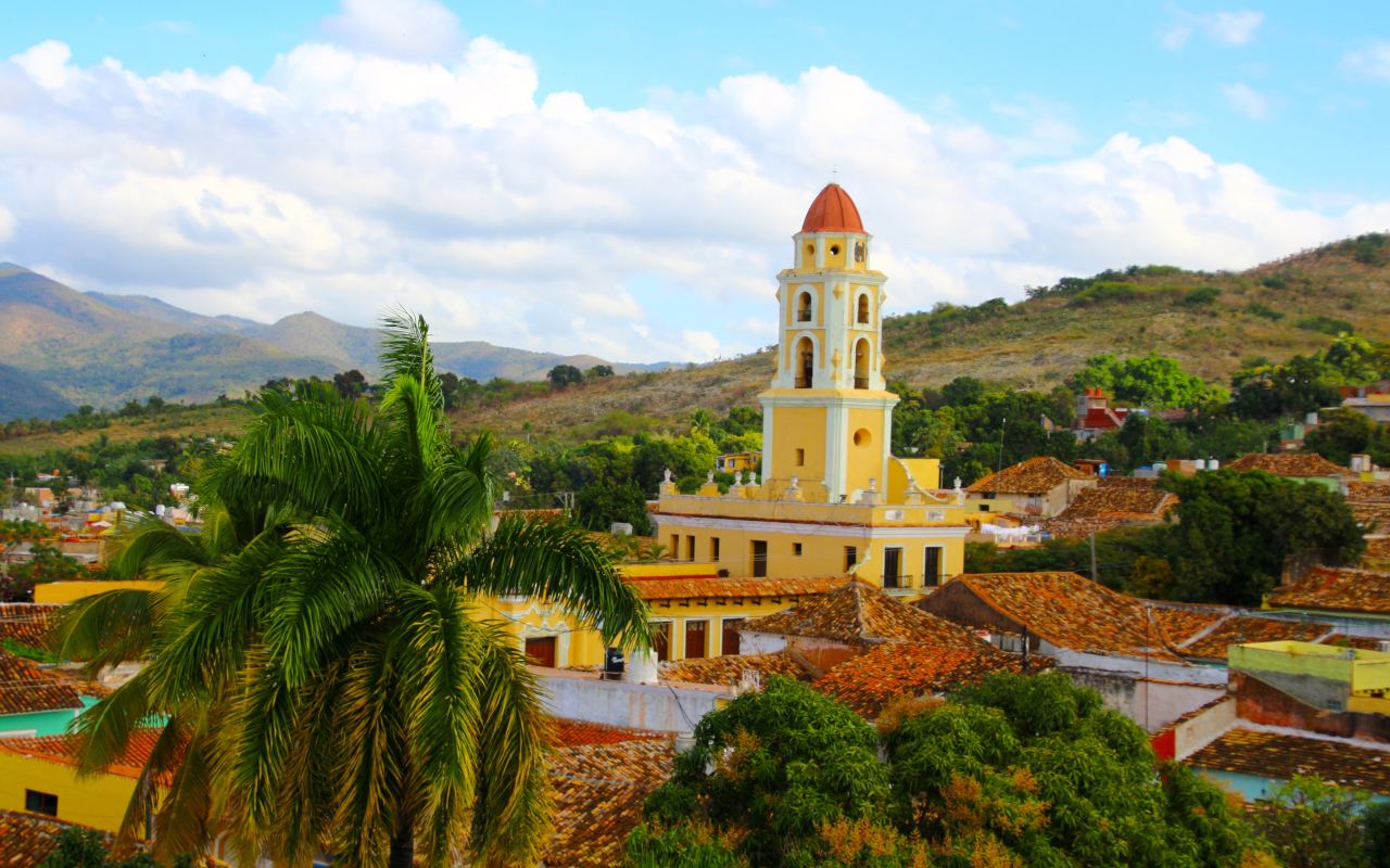 Vista panorámica de Trinidad y su ambiente natural, Cuba