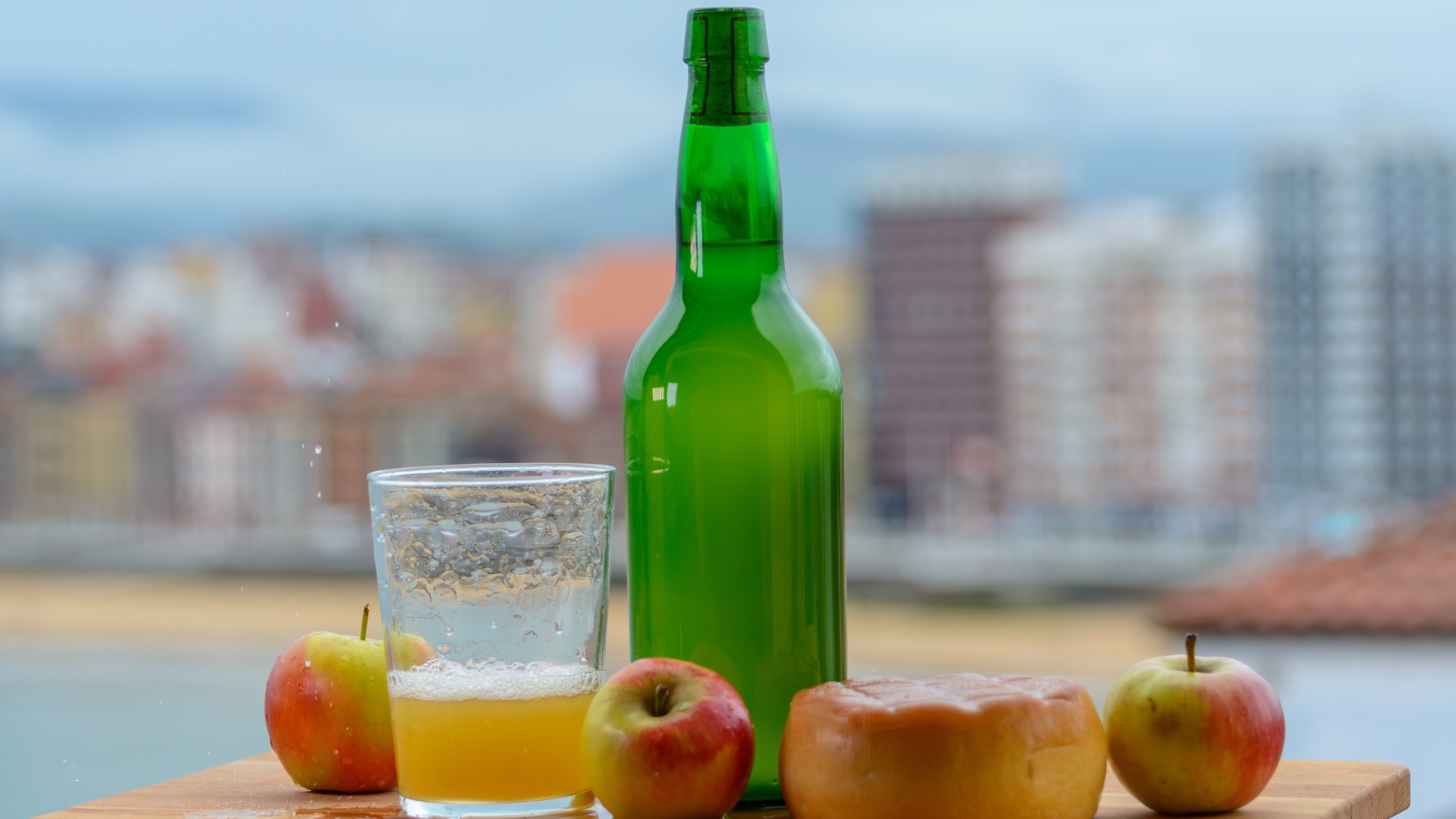 Tour gastronómico de sidra y quesos por Gijón - buendía