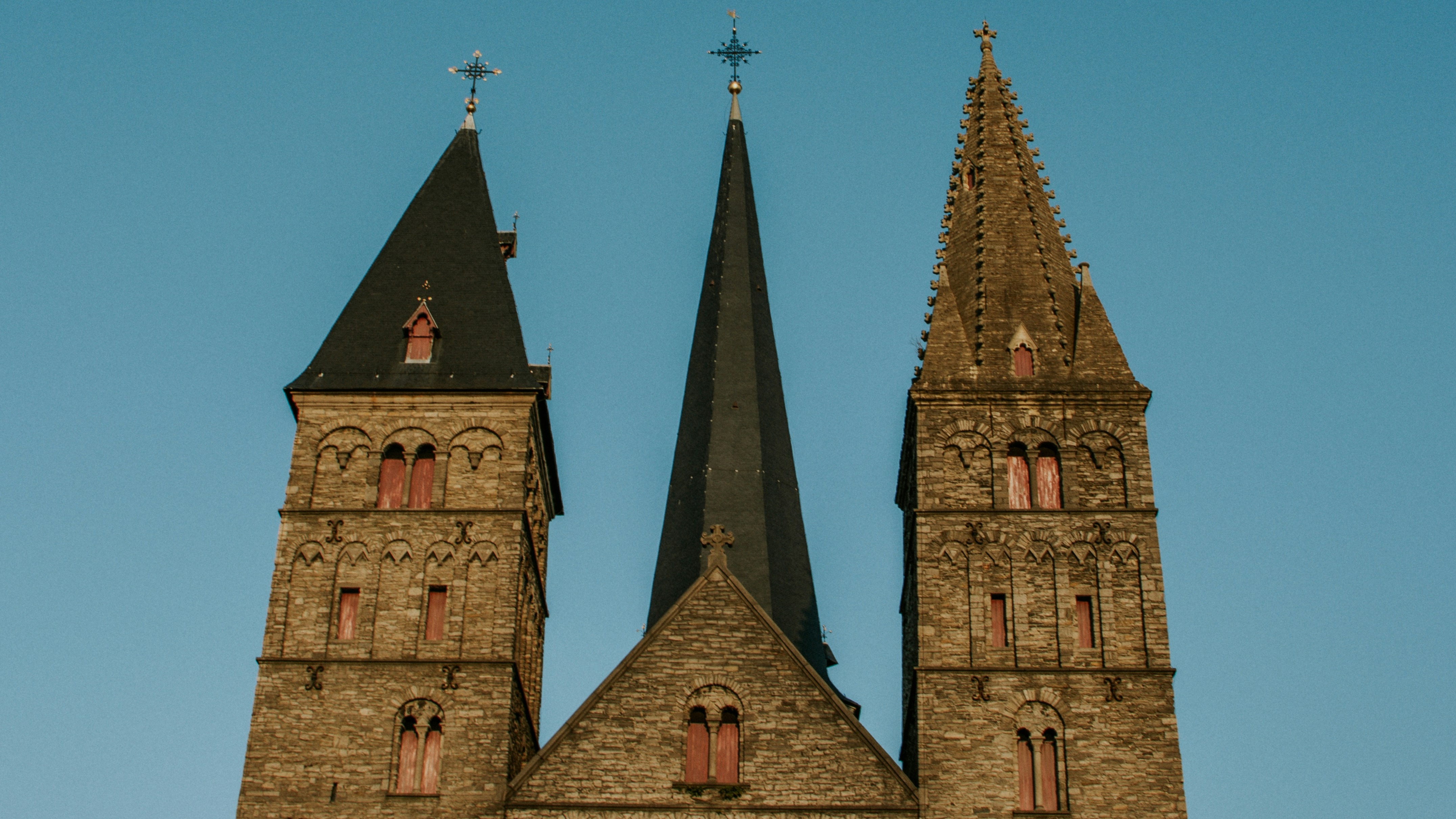 Detalle de las torres de la Iglesia de Santiago en Gante, Bélgica.