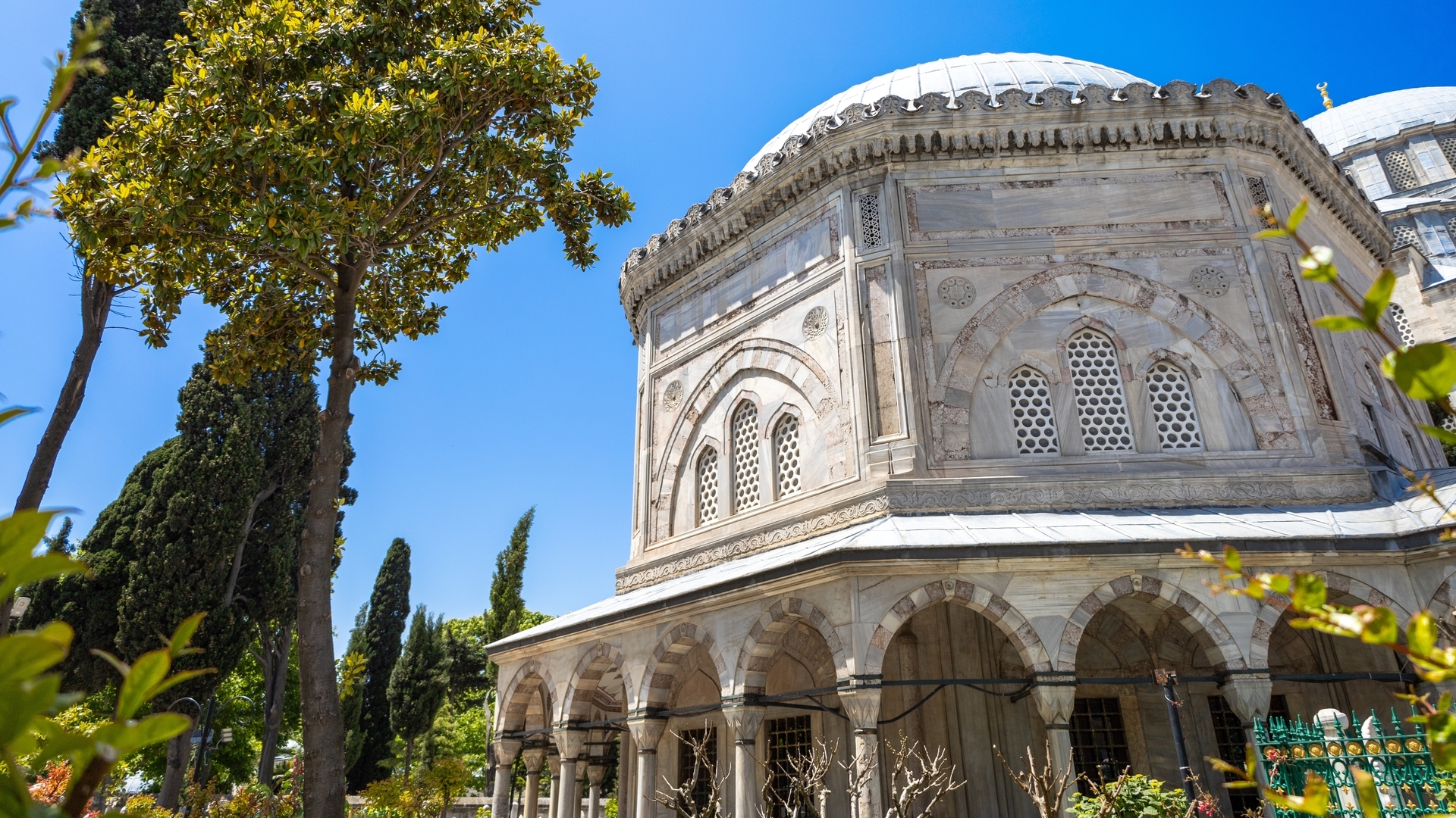 Detalle arquitectónico de la mezquita Süleymaniye en Estambul, Turquía
