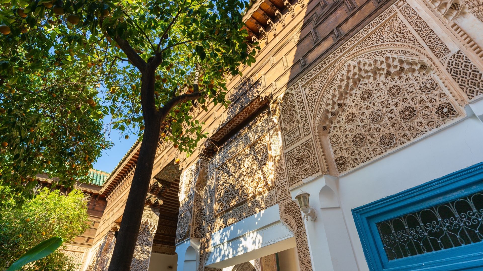 Detalles de la fachada del Palacio de la Bahía en Marrakech, Marruecos
